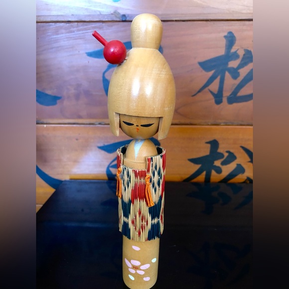 Japanese Wooden & Bamboo Kokeshi doll - Picture 2 of 3
